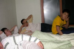 잠이.. 안와... 잠이..